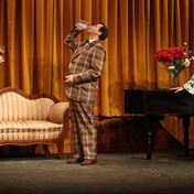 Foto: Ivan Kahún. Je úchvatná! - Václav Tobrman, Jan Hrušínský, Jitka Sedláčková