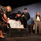 DNJ Komedianti behem predstaveni foto Ivan Kahun