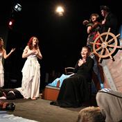 DNJ Komedianti Kristyna Hrusinska Klara Issova Vera Kubankova Miluse Splechtova a Jan Hrusinsky foto Ivan Kahun