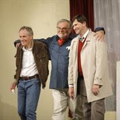 tri kamaradi se klani