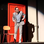 Dan Šváb jako atraktivní učitel Cyril Borůvka