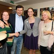 Marie Valtrova Jan Hrusinsky Kristyna Hrusinska a Jitka Sloupova - ktera pro DNJ prelozila pristi premieru - hru SHYLOCK - ve ktere uvidite Jana Trisku.