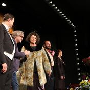 Děkovačka! Jan Hřebejk na jevišti Divadla Na Jezerce, Je úchvatná! 