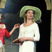 Divadlo Na Jezerce POSLEDNI ARISTOKRATKA Miluše Šplechtová, Anna Polívková, foto Ivan Kahún