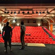 Už to bude rok bez diváků...