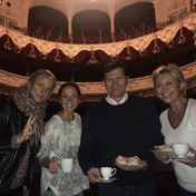 Aristokratka ve Varu? Ne, ve Varech. Anička Polívková, Kristýna Hrušínská, Jan Hrušínský a Miluška Šplechtová