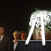 Pohřeb Jana Třísky, Národní divadlo 6.10.2017. Za DNJ se přišli rozloučit např. Jan Hrušínský, Miluše Šplechtová, Jan Hřebejk, Zdeněk Hruška, Barbora Kodetová a řada dalších. 