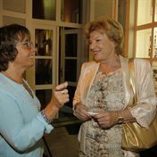 Bara Hrzanova a Libuska Svormova na grilovani pred letnimi prazdninami.