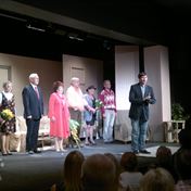 Ted uz jen poprat divakum hezke leto a mohou vypuknout divadelni prazdniny.