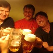 Hned vedle divadla Bolka Polivky je skvela hospoda, kam radi chodime pred i po predstaveni.