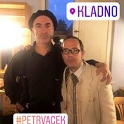 Saturnin v Kladně byl hodnocen kladně! Režisér Petr Vacek a v roli doktora Vlacha Daniel Šváb.