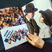 Jsme na ni pyšní! Tedy na knížku! Jsme na ně pyšní! Tedy na všechny, které v ní najdete... A že jich tam je! Koupit (a často i vyhrát) ji můžete přímo v našem divadle!