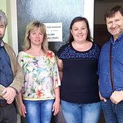 Místostarosta Prahy 4 Michal Hroza, ředitelka Klokánku v Láskově ulici paní Marie Chovanová, pracovnice Klokánku Lenka Jarmarová a pan principál Jan Hrušínský