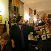 Principál 60 Dagmar Dřímalová Lubica Ferencová s muzikantem