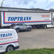 Divadelní Peugeot a obří mazlík firmy TopTrans