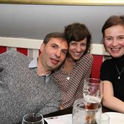 Jiri Machacek Kristina Dufkova a Lenka Vlasakova po premiere Praskni do bot