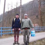 Martin Sitta a Radek Holub nesou pro kolegy zivou vodu