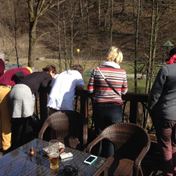 Nasi herci se radi foti. Darda na vylete. Pod terasou mala moravska svatba.